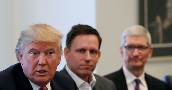 Foto: Trump durante su reunión con los 'jefes' de Silicon Valley. (Reuters)