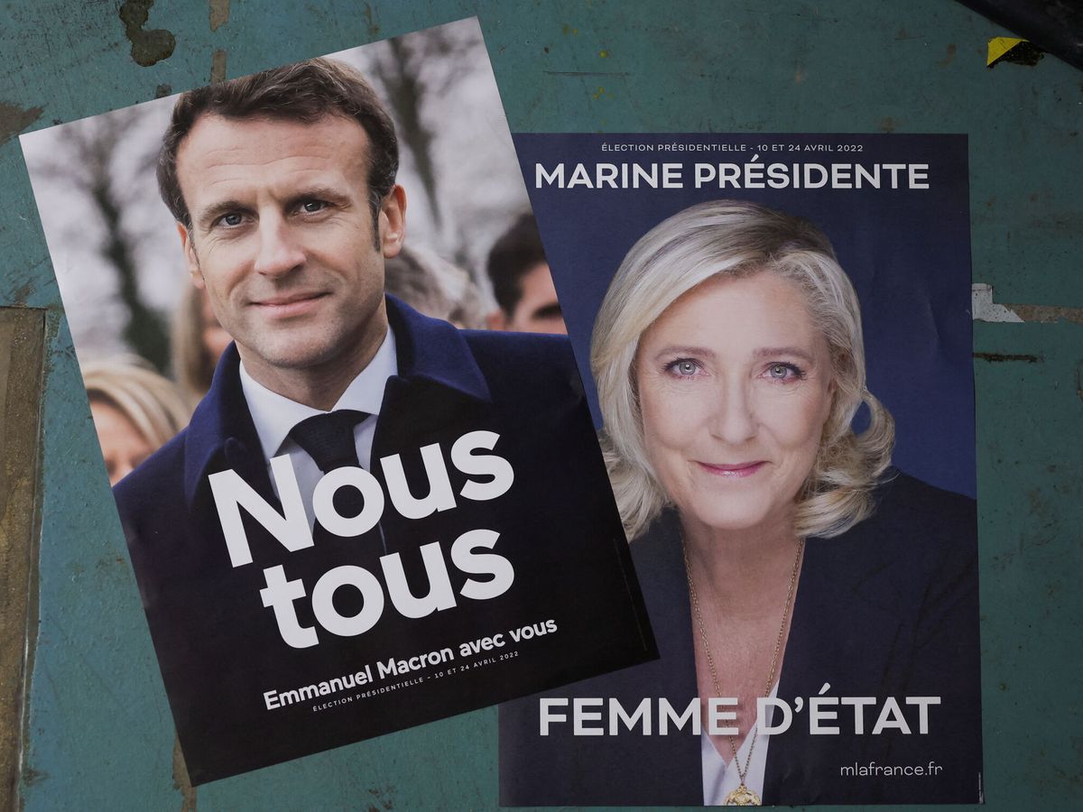 Foto: Carteles oficiales de la campaña del presidente francés, Emmanuel Macron, y de Marine Le Pen. (Reuters)