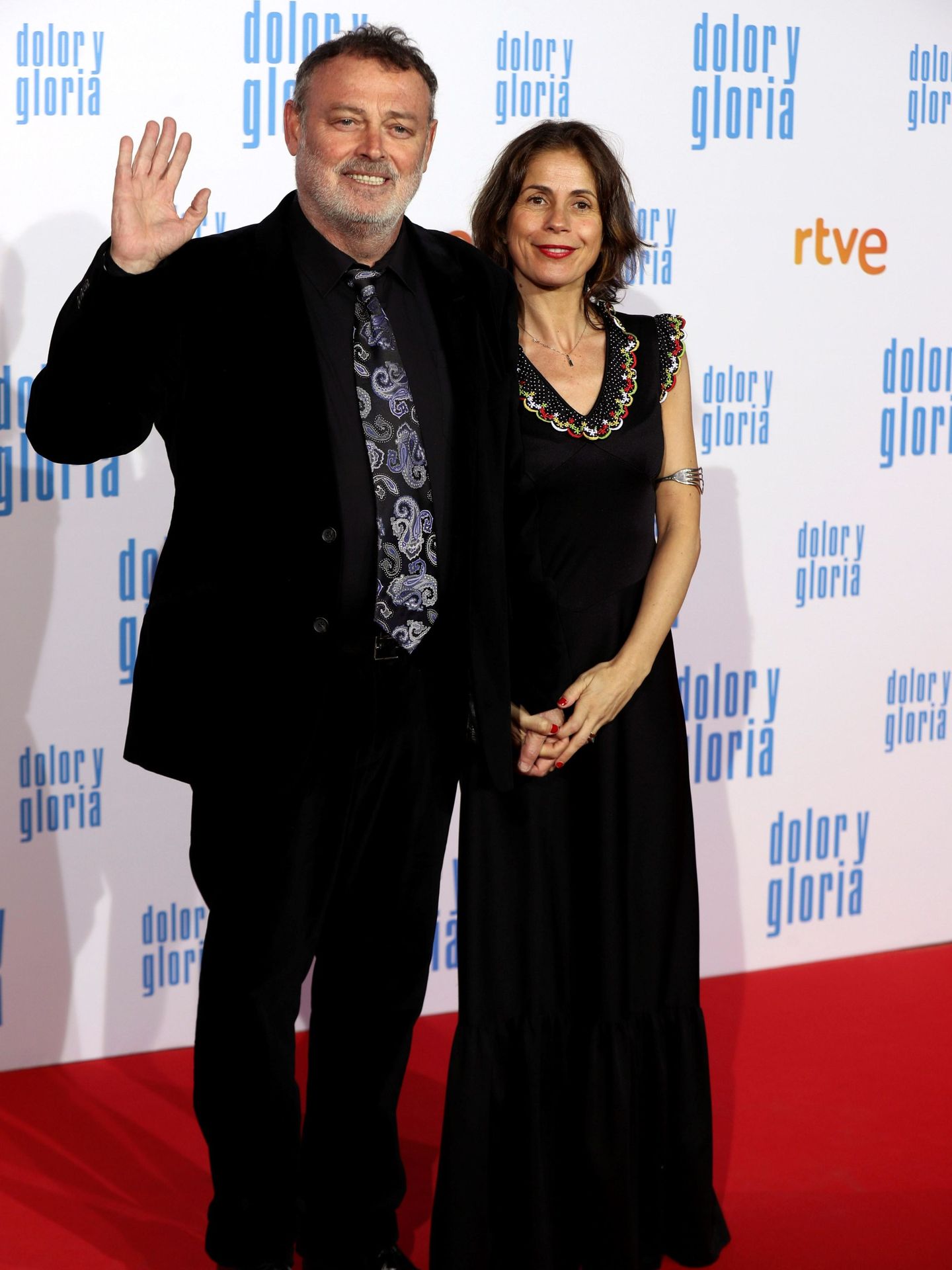 El actor Pablo Carbonell y su esposa María Arellano, en la premier de la película 'Dolor y gloria'. (EFE)