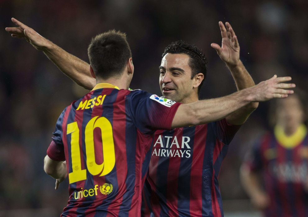 Foto: Xavio celebra con Messi un gol durante esta temporada (EFE)