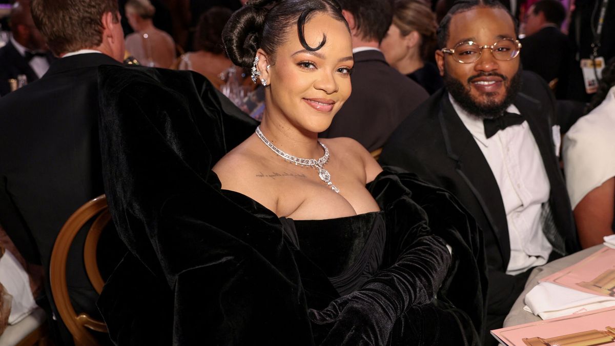 Rihanna reina en los Globos de Oro: su match con su novio y un peinado espectacular