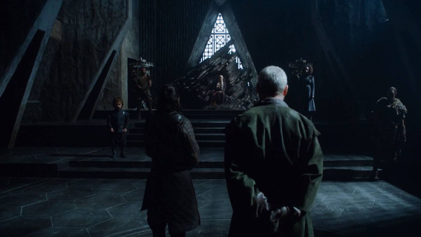 Imagen del tercer capítulo de la séptima temporada con Jon Nieve en la sala del trono de Rocadragón