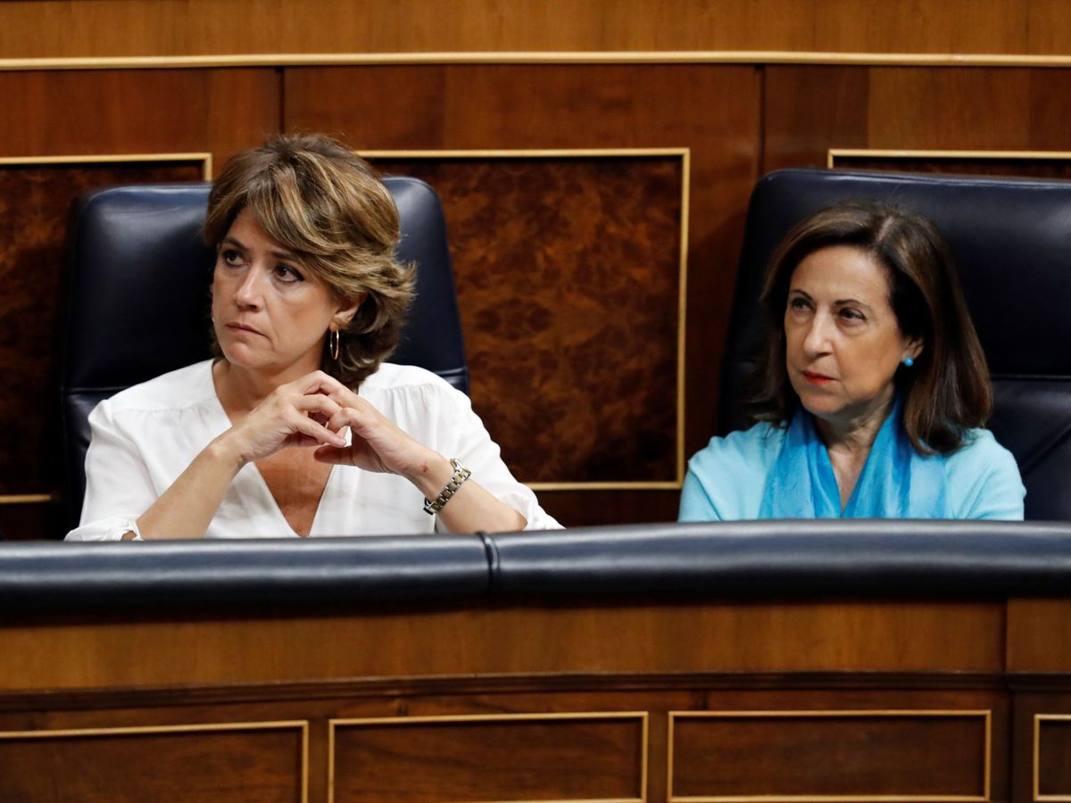 Foto: La exministra de Justicia y ahora fiscal general del Estado, Dolores Delgado, y la ministra de Defensa, Margarita Robles. (EFE)