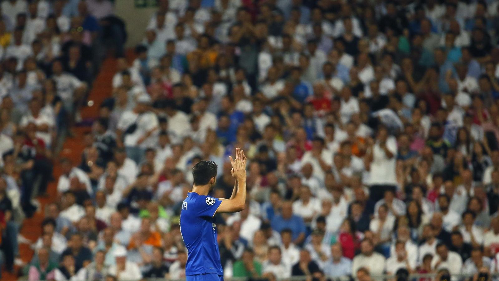 Foto: Morata devuelve los aplausos al público del Bernabéu cuando se enfrentó al Madrid con la Juve. (EFE)