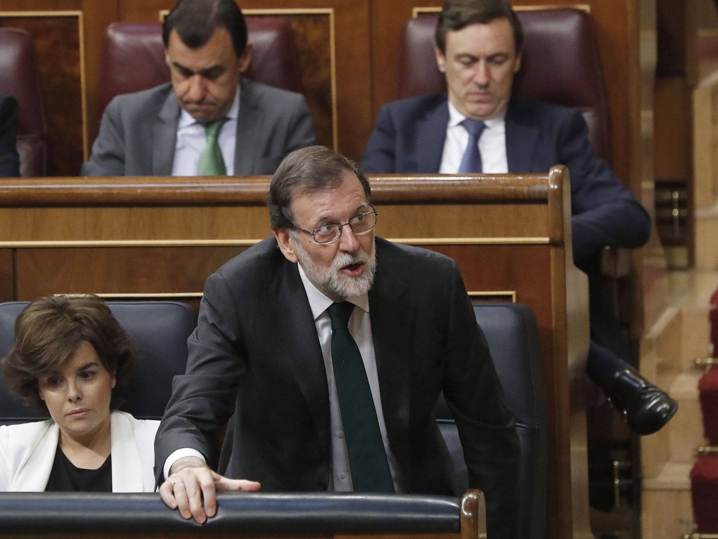Mariano Rajoy, en el momento de votar durante la segunda jornada de la moción de censura. (EFE) 
