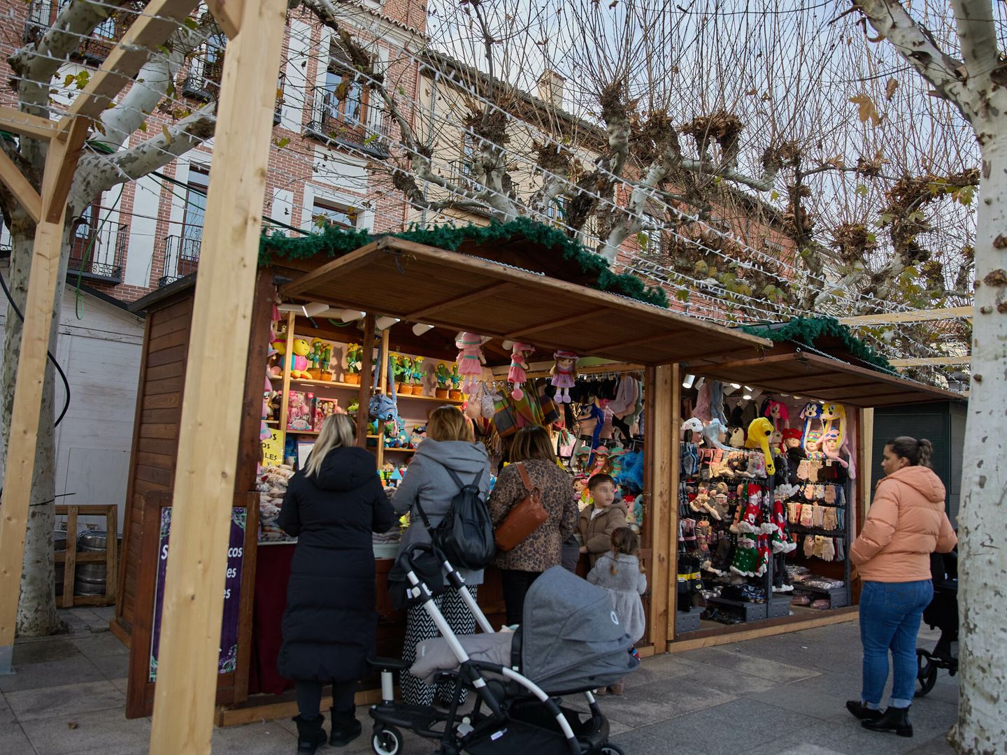 Mercado de Navidad en Alcalá de Henares. (Europa Press/Jesús Hellín)
