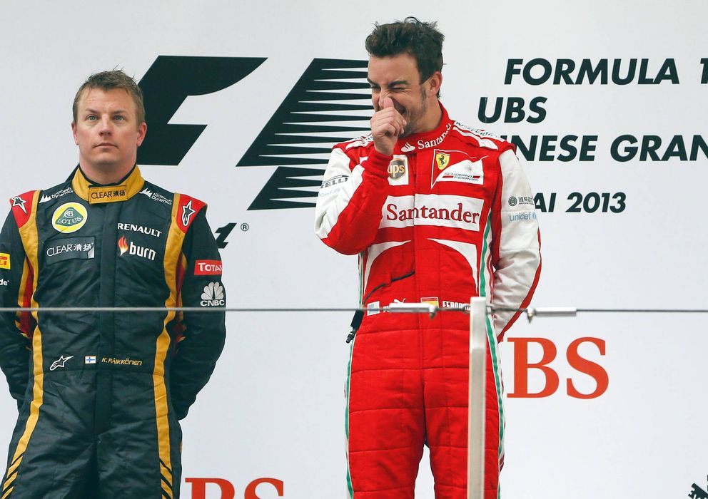 Foto: Raikkonen y Fernando Alonso en el último GP de China (Efe).