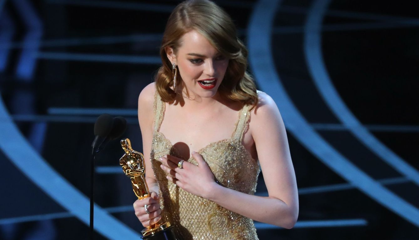 Emma Stone recoge al Oscar a Mejor Actriz por 'La La Land' (REUTERS Lucy Nicholson)