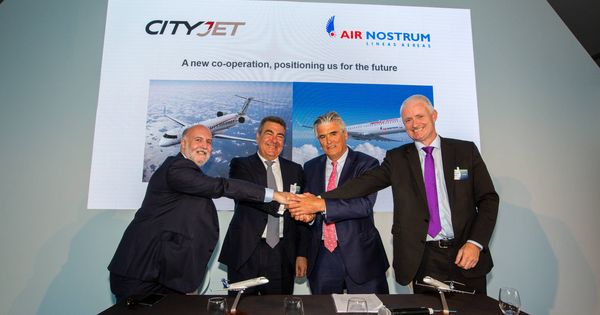 Foto: Los responsables de Air Nostrum y CityJet, en la presentación del acuerdo.