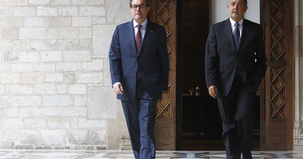 Foto: El 'expresident' Artur Mas y el exconsejero de Empresa y Ocupación Felip Puig, en una foto de archivo de 2015. (EFE)