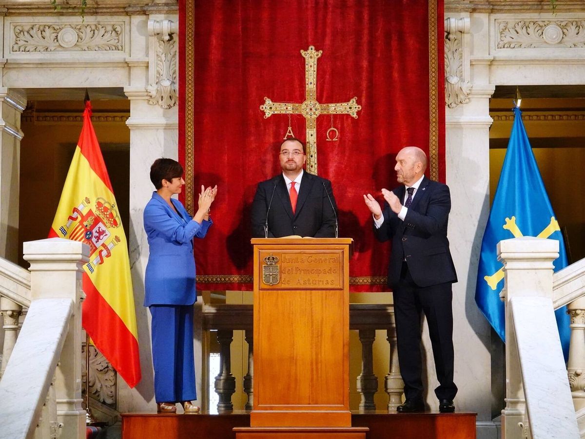 Foto: Toma de posesión de Adrián Barbón como presidente del Principado de Asturias. (Europa Press/Xuan Cueto)