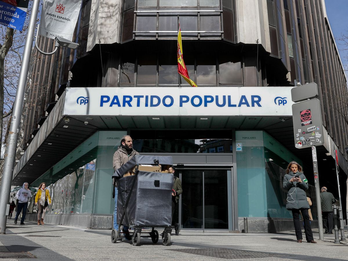 Foto: Vista de la fachada de la sede nacional del Partido Popular en Madrid. (EFE/Eduardo Oyana)