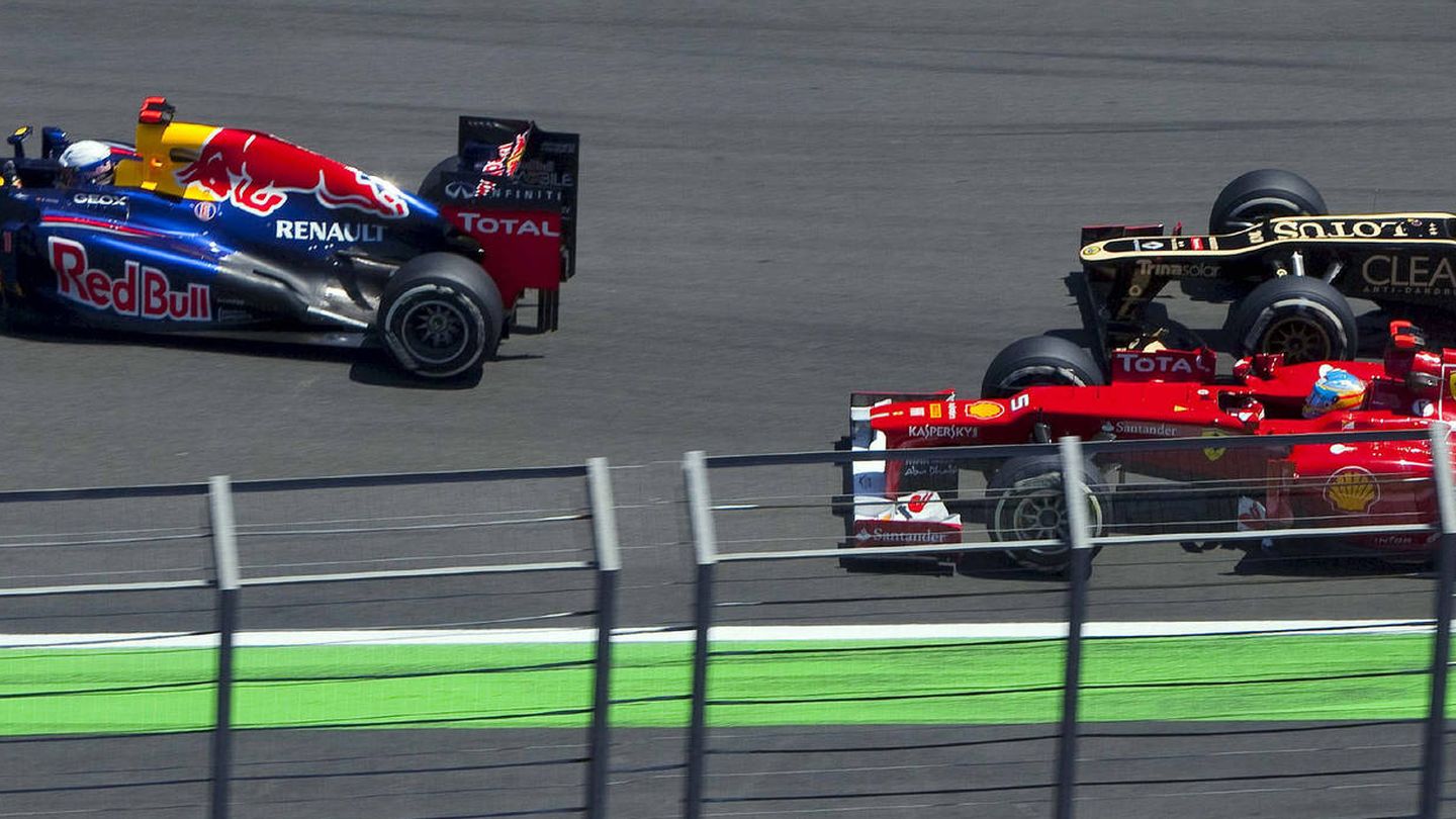 Vettel adelantando a Ferrari y Lotus (Efe).