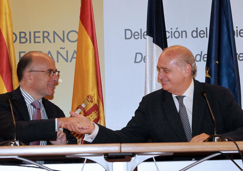 Foto: Los ministros de Interior de Francia y de España, Bernard Cazeneuve, y Jorge Fernández Díaz. (Efe)