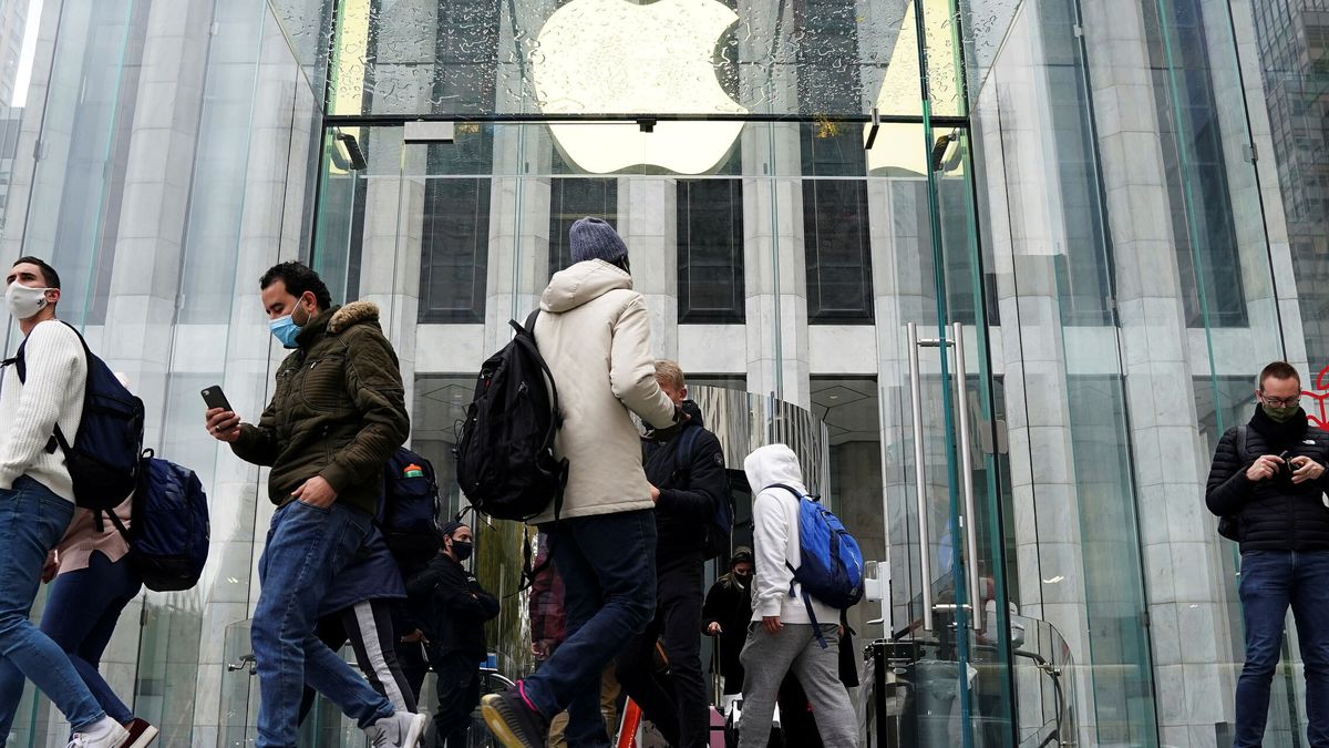 Apple cae en bolsa tras encender las alarmas por el frenazo en su iPhone 13