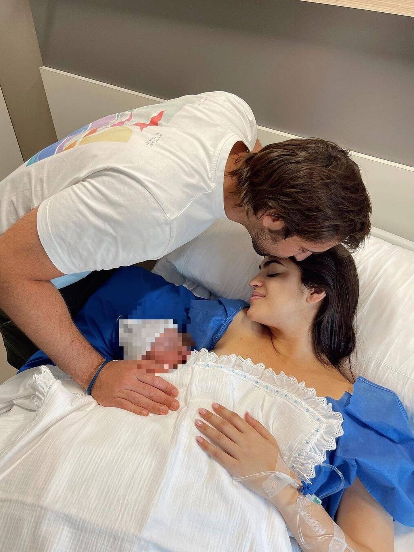 Marta Lozano comparte una imagen de su hijo recién nacido. (Instagram @martalozanop)