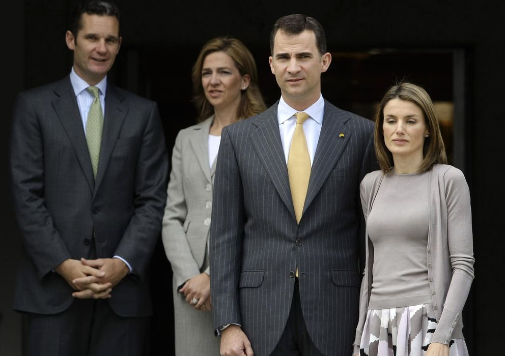 Foto: Fotografía de archivo de la infanta Cristina, Iñaki Urdangarin y los Reyes. (Reuters)