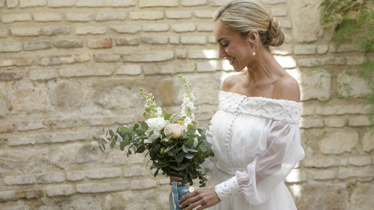 La boda de Cristina en Córdoba y su vestido de novia desmontable del diseñador andaluz más solicitado