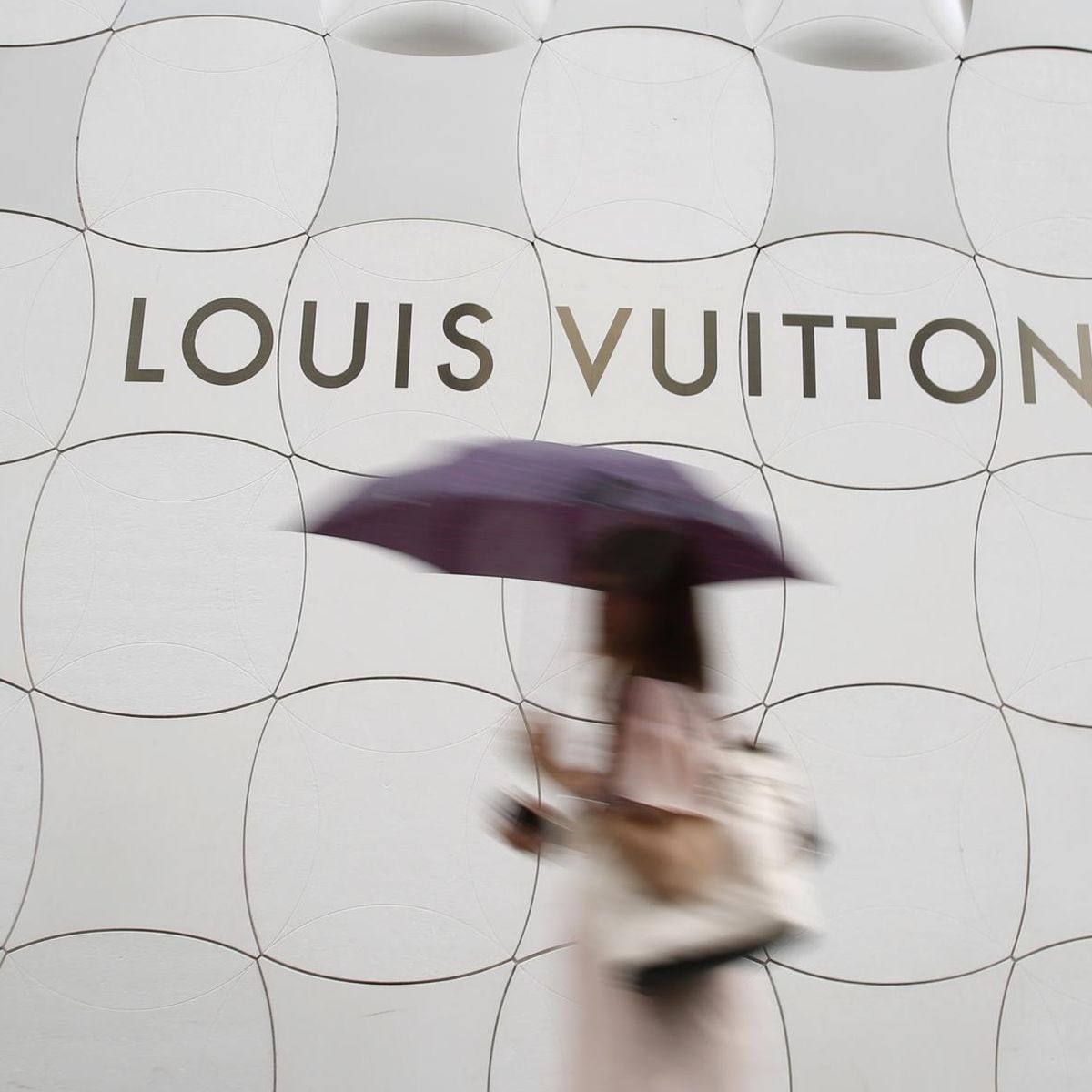 Louis Vuitton negocia la entrada en el capital de Tous tras valorarla en  500 millones
