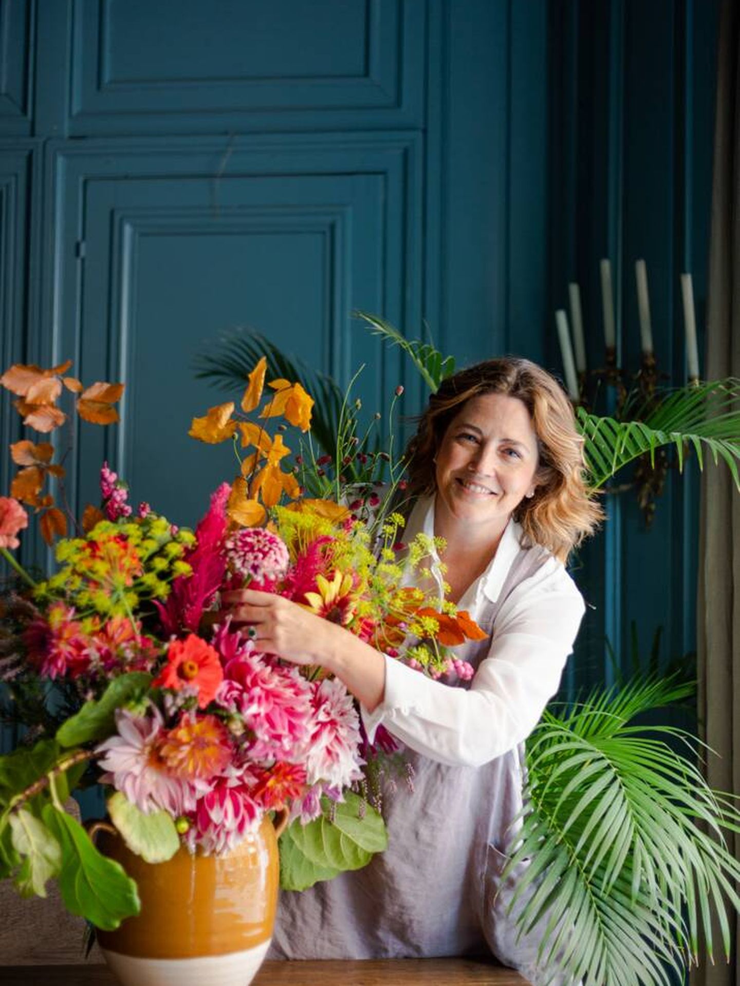 Sally Hambleton y sus flores, un lenguaje universal con infinidad de significados  positivos. (Cortesía)