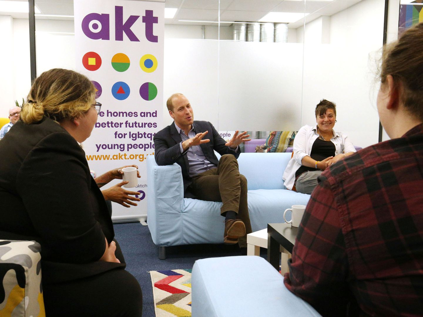 El duque de Cambridge, durante su visita a la organización Akt. (Reuters)