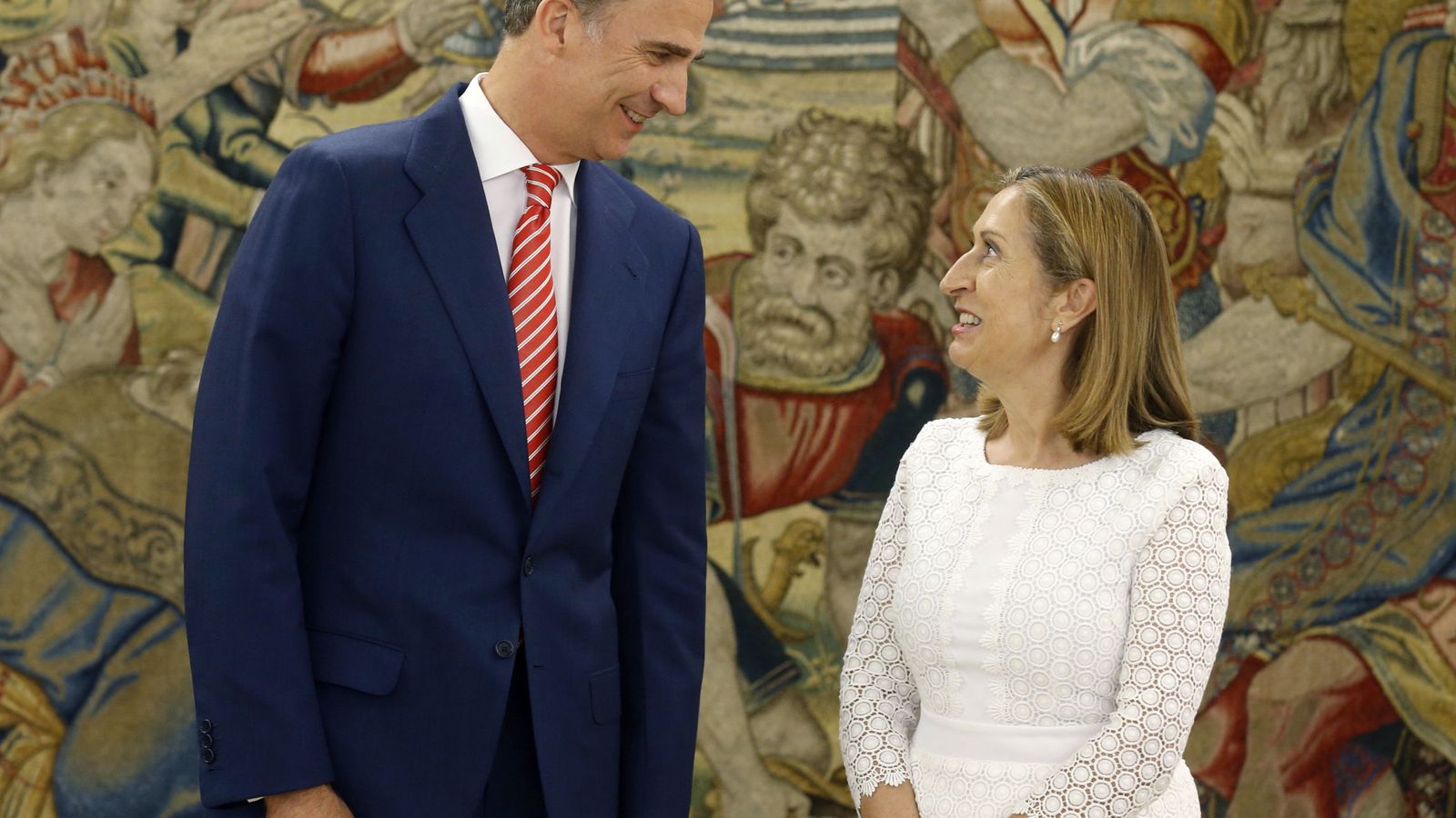 Foto: El rey Felipe VII y la presidenta del Congreso, Ana Pastor. (EFE)