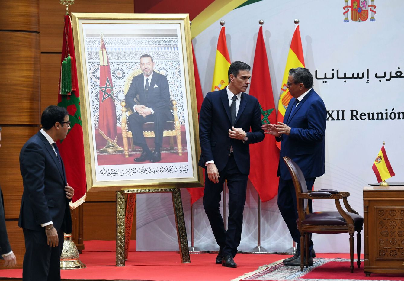 Sánchez, con el primer ministro marroquí, Aziz Akhannouch. (EPA/Jajal Morchidi)