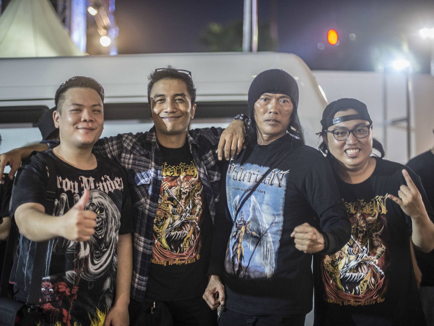 El grupo de Death Metal de Surabaya V.A.L.E.R.I.A.N, tras una actuación en el Gran City Mall de Surabaya, Indonesia (Foto: L.G. Ajofrín).