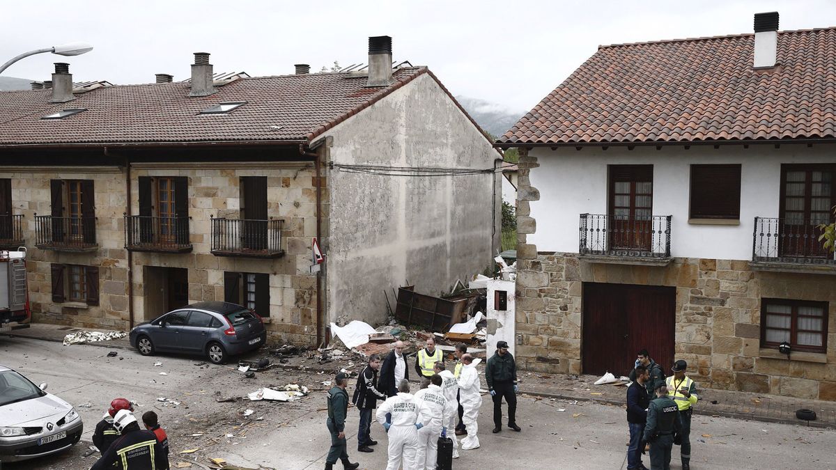 Mueren dos personas al estrellarse una avioneta en Arbizu (Navarra)