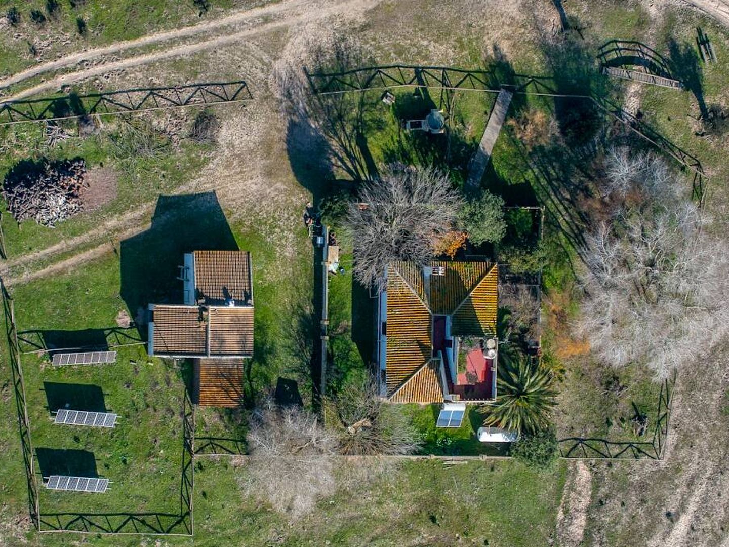 Una imagen aérea de las casas de Doñana. (Héctor Garrido)