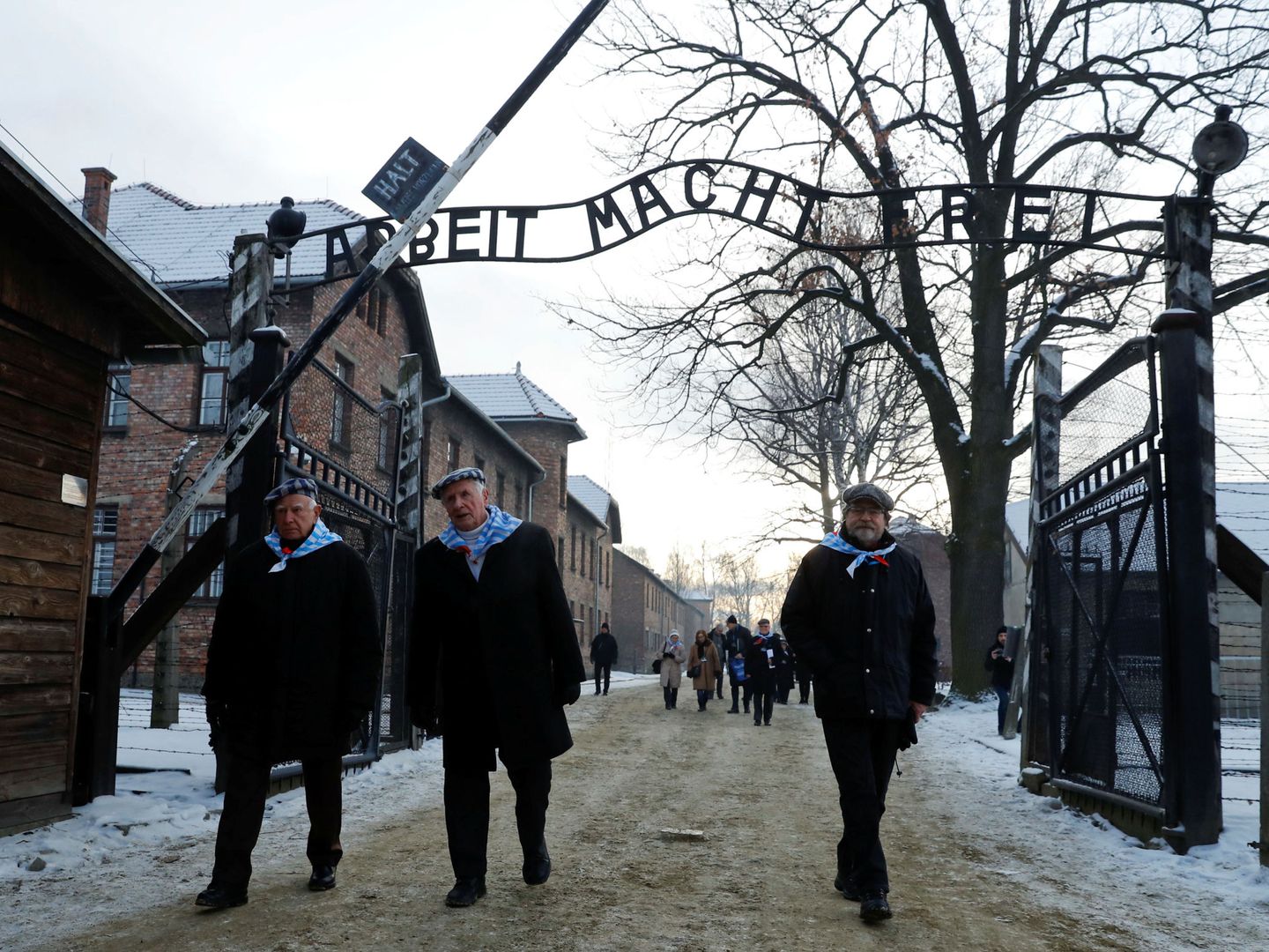 Superivientes de Auschwitz durante el aniversario de la liberación del campo de exterminio, cerca de Oswiecim. (Reuters)
