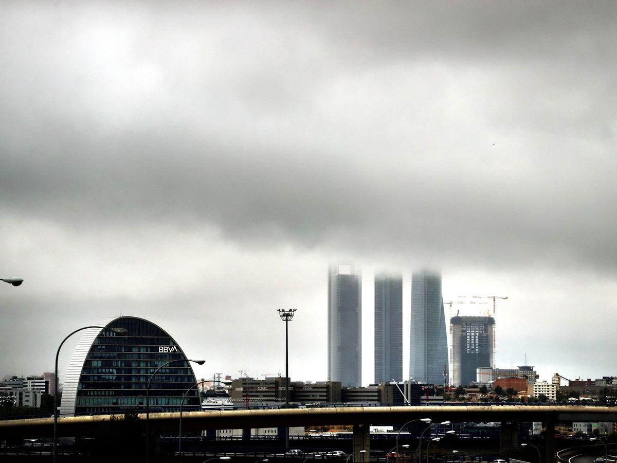 Foto: Vista de las cuatro torres de Madrid y la sede del BBVA. (EFE)