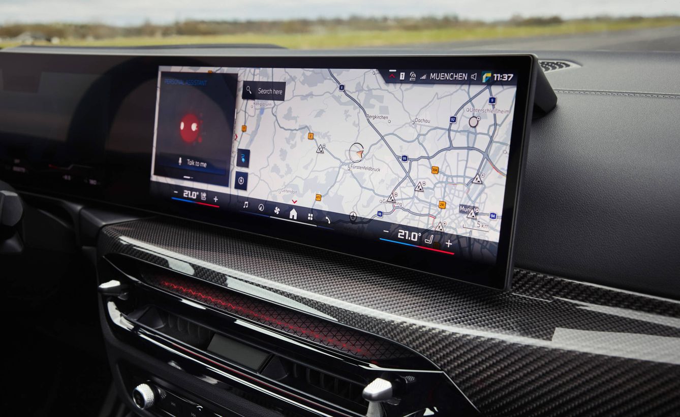 Euipan la función BMW Live Cockpit Plus, con sistema de navegación BMW Maps basado en la nube.