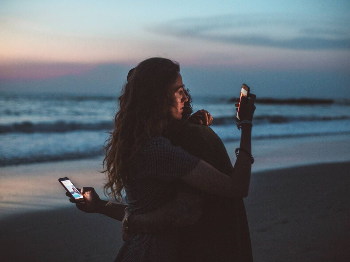 Foto: Descubre el efecto que puede tener el móvil en tus relaciones. (Pexels/ Roman Odintsov)