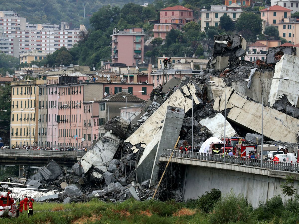 Foto: Hundimiento del Puente Morandi, en Génova. (Reuters)
