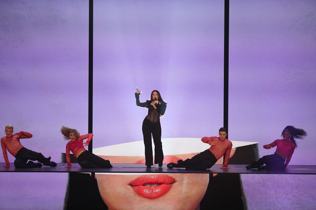 Mae Muller durante su actuación en la gran final del Festival de Eurovisión 2023. (EFE)