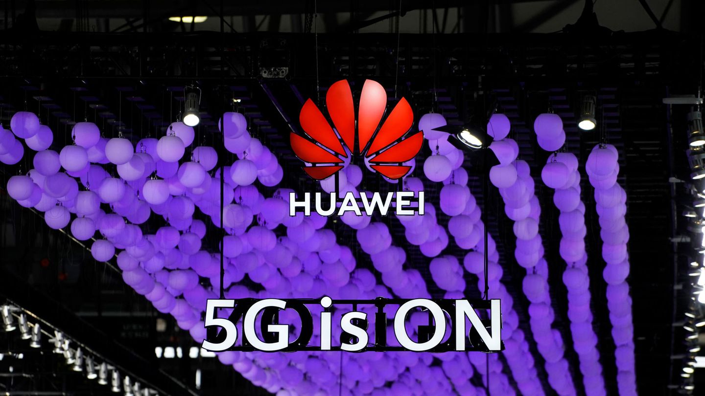 A Huawei logo and a 5G sign are pictured at Mobile World Congress (MWC) in Shanghai, China June 28, 2019. REUTERS Aly Song