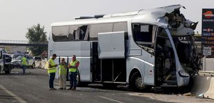 Post de Un muerto y 35 heridos tras la colisión de dos autobuses y un coche en Granada