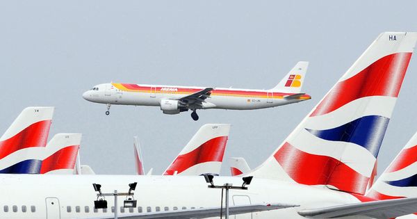 Foto: Un avión de Iberia y otro de British Airways. (Reuters)