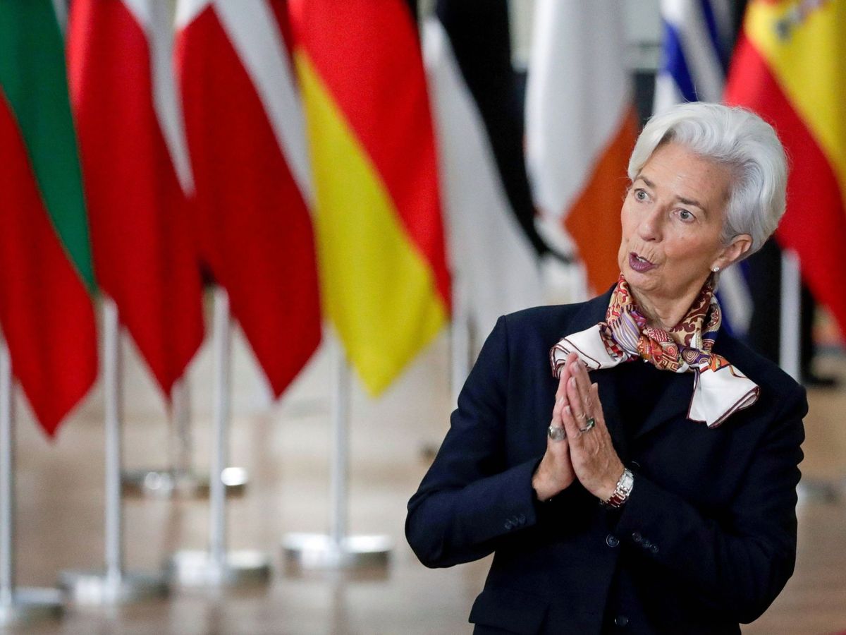 Foto: La nueva presidenta del Banco Central Europeo (BCE), Christine Lagarde, gesticula a su llegada a la segunda jornada de la cumbre del Consejo Europeo. (Reuters)