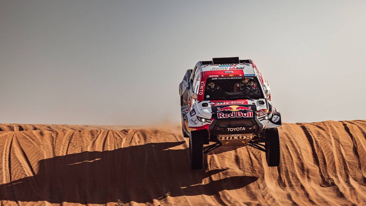 ¿Cuál es el coche más vendido en más países... ganador tres veces en el Rally Dakar?