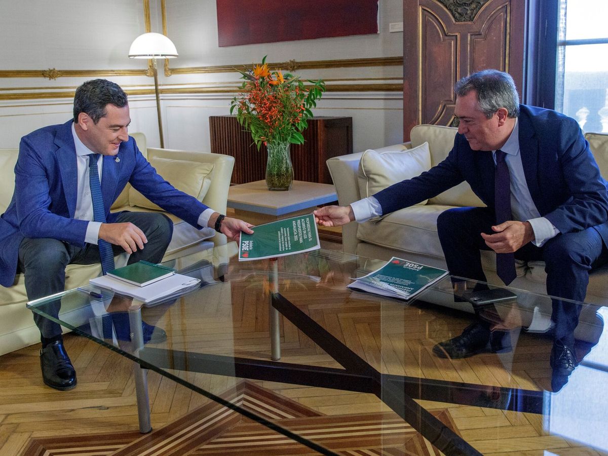 Foto: Reunión entre Moreno y Espadas el pasado octubre en el marco de la negociación de los Presupuestos de Andalucía. (EFE/Julio Muñoz)