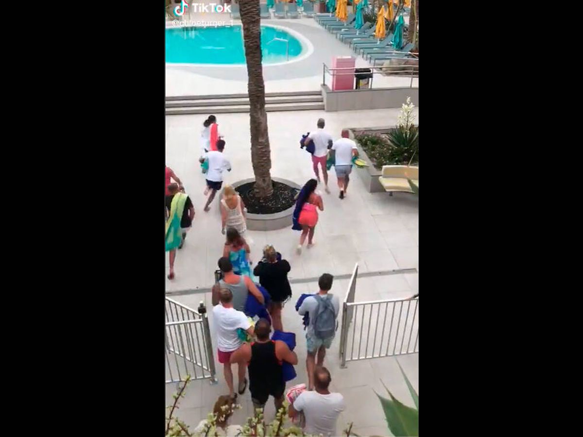 Foto: La pelea por las tumbonas en un hotel de Tenerife (TikTok/chloe_turner1)