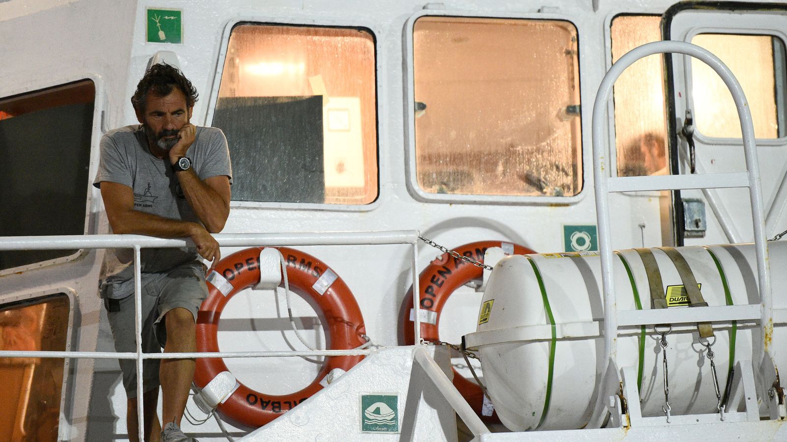 Foto: Óscar Camps, a bordo del Open Arms. (Reuters)
