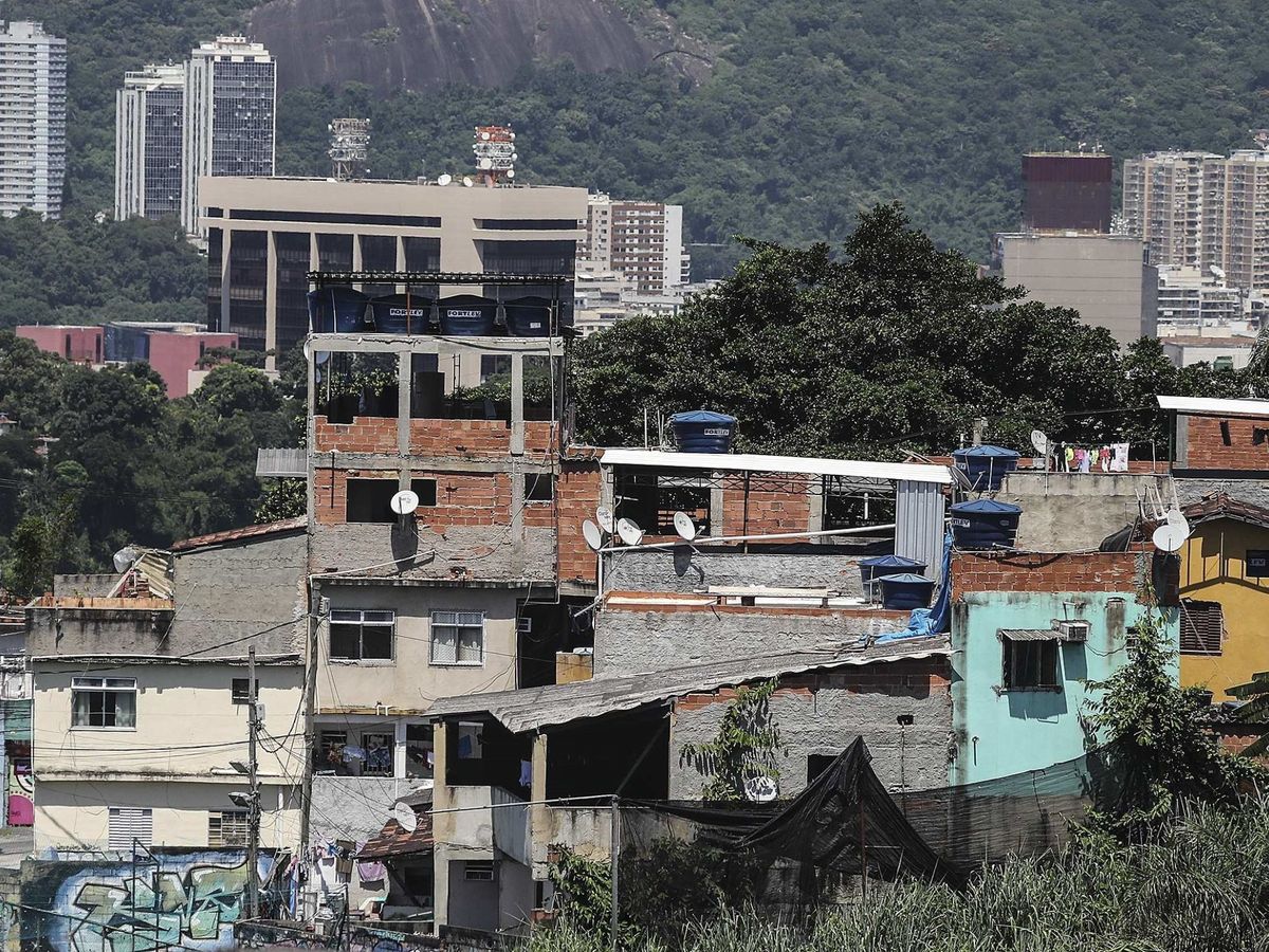 Foto: Las favelas de Río, verdaderos caldos de cultivo para el coronavirus (EFE/Antonio Lacerda)