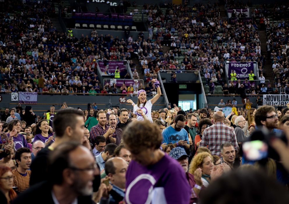 Foto: Militantes de Podemos durante el congreso del partido celebrado en Vistalegre. (Daniel Muñoz)