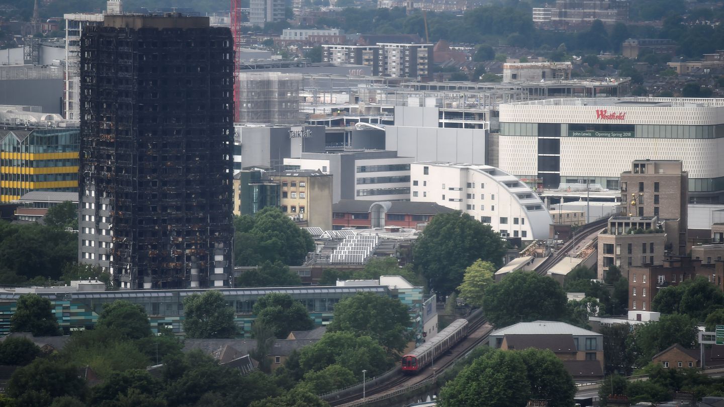 Los restos de la torre Grenfell, en North Kensington. (Reuters / Hannah McKay)