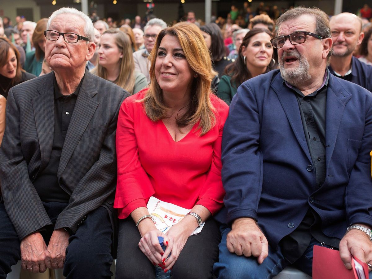 Foto: La expresidenta andaluza Susana Díaz, entre sus antecesores Rafael Escuredo y José Rodríguez de la Borbolla. (EFE/Carlos Díaz)