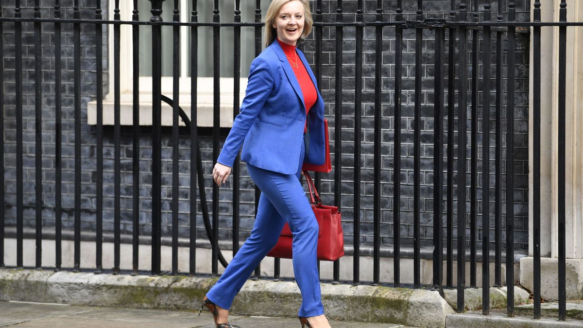 Liz Truss: conozca a la (otra) ambición rubia favorita para suceder a Boris Johnson 