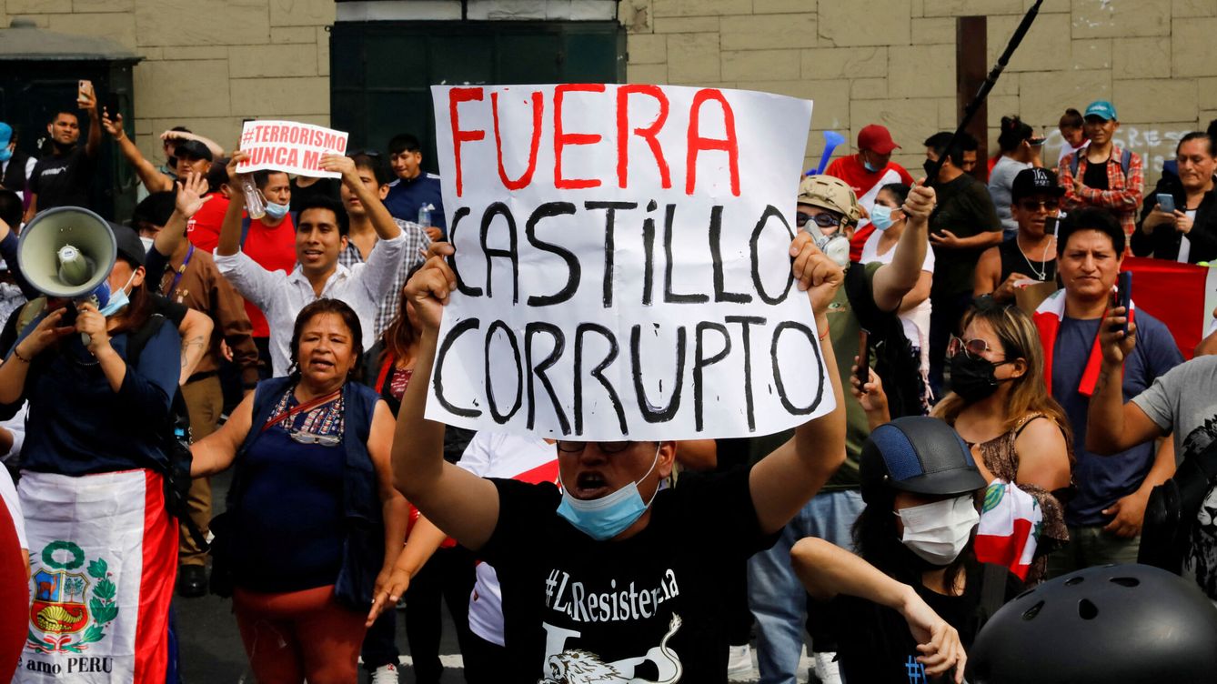 Foto: Manifestación contra Pedro Castillo en Lima. (Reuters/Alessandro Cinque)